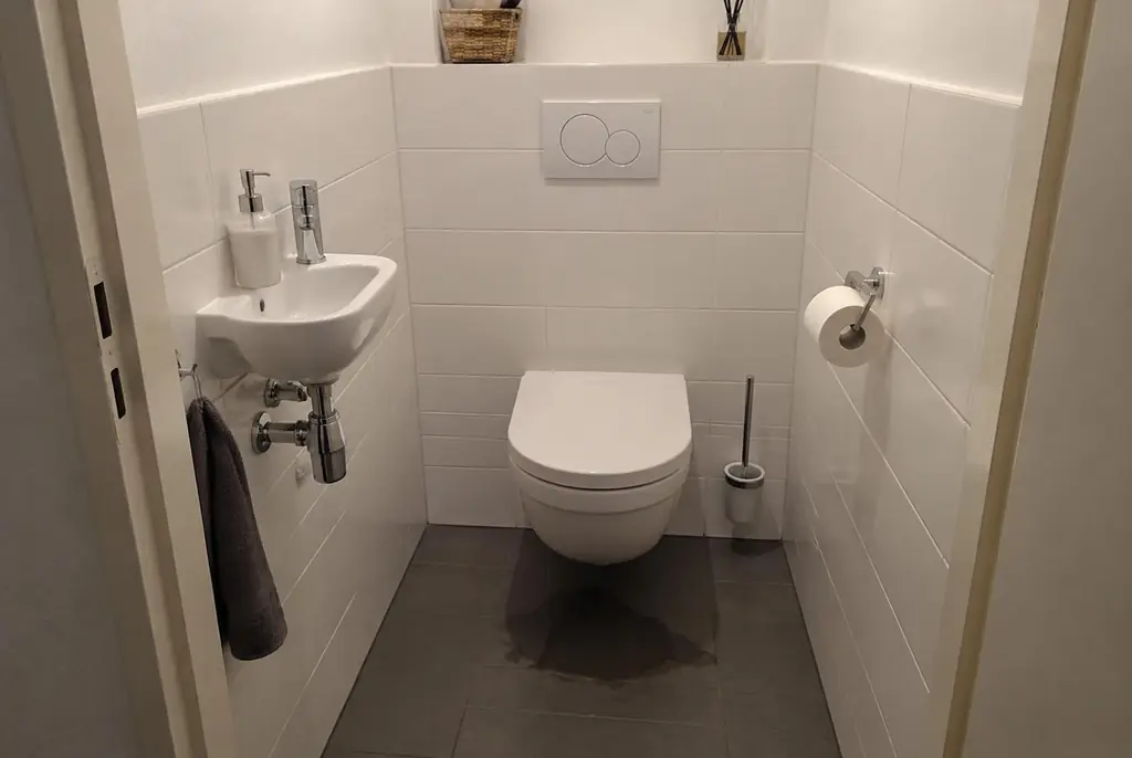 Lekdetectie Diemen – natte vloer bij een toilet